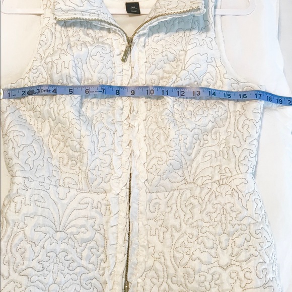 WHBM lightweight zip vest GORGEOUS! - Picture 4 of 8